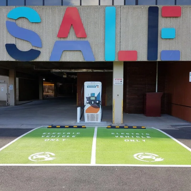 Tritium RTM75 charger at a retail destination site
